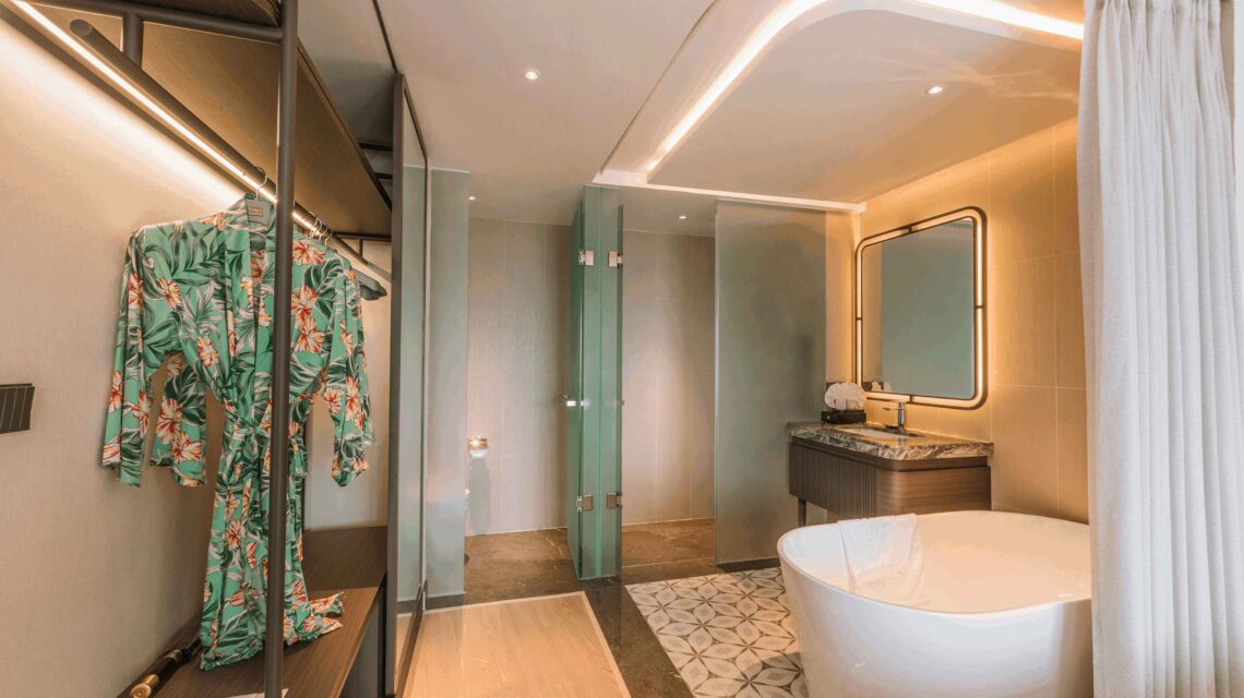 DELUXE SUITE OCEAN_00005 ReSized