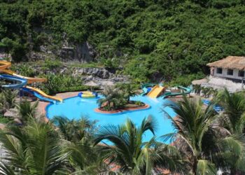 Catba-Island-resort-swimming